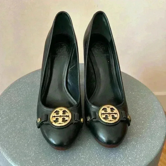 Tory Burch Calista Pump - Picture 3 of 4